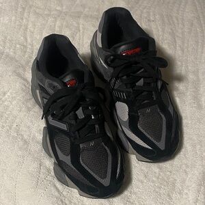 New Balance Women's Black and Gray Athletic Sneakers with Red Accent